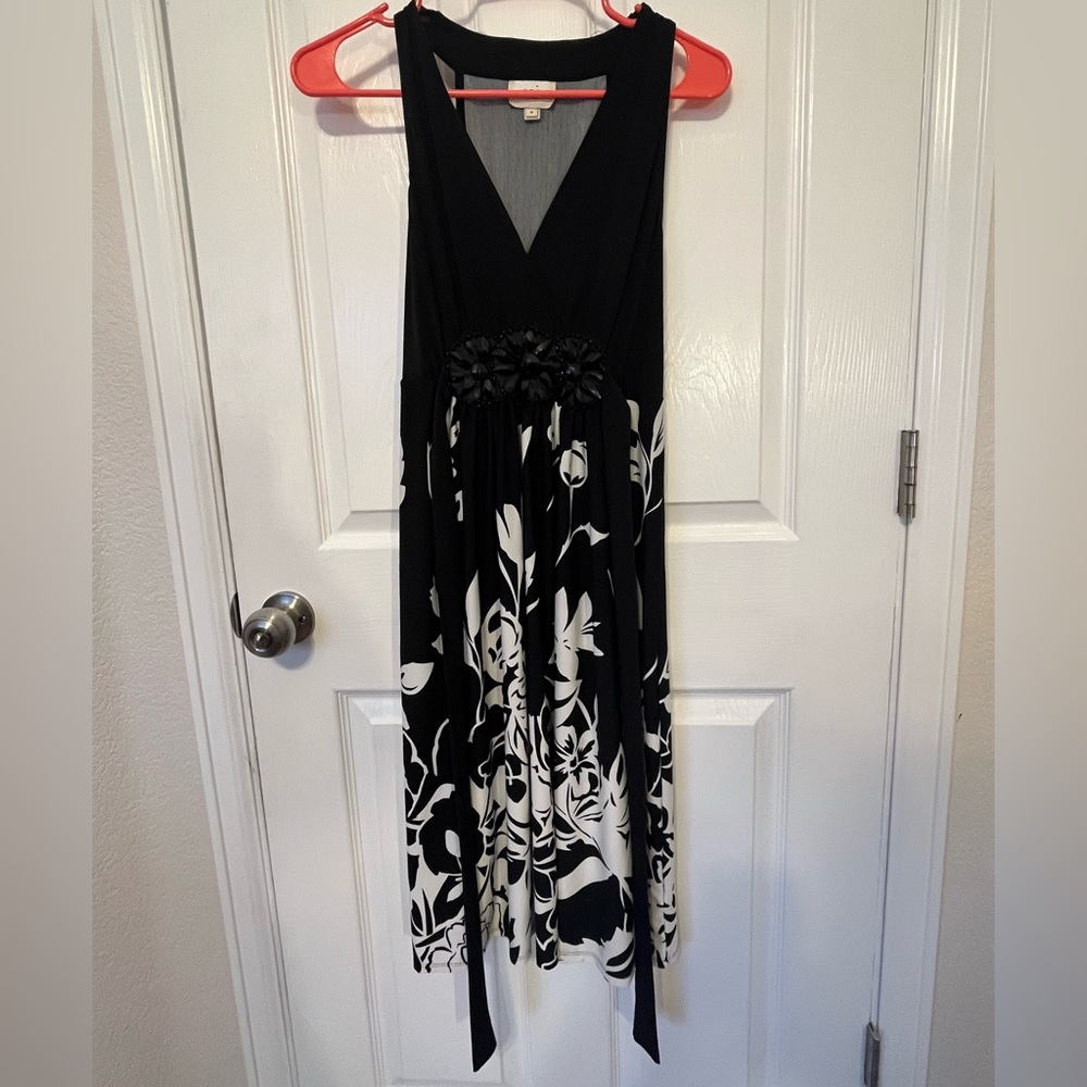 ECI Midi V-neck Black and White Beaded Floral Dress 6/Medium